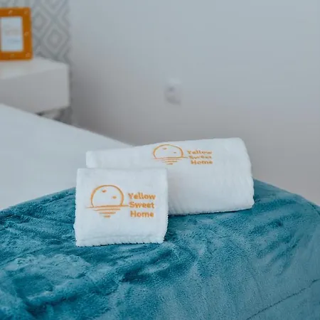 Yellow Sweet - Maria E Beatriz * Nazaré