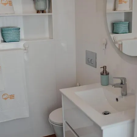 Yellow Sweet - Maria E Beatriz *