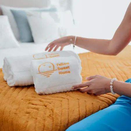 Yellow Sweet - Maria E Beatriz * Nazaré