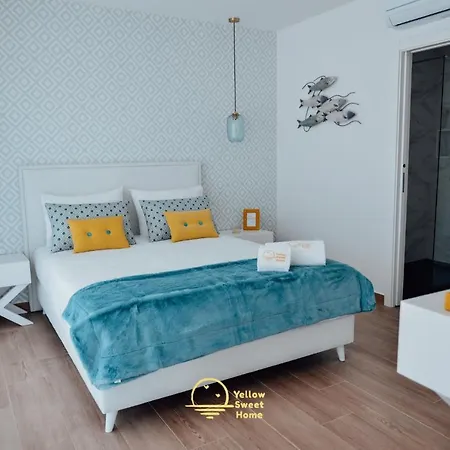 Yellow Sweet Home - Maria, Beatriz E Marbia Nazare