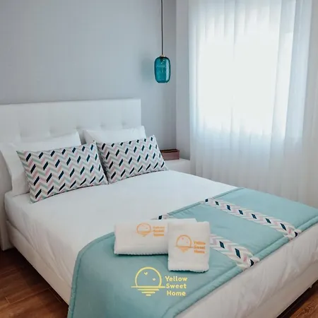 Yellow Sweet Home - Maria, Beatriz E Marbia *