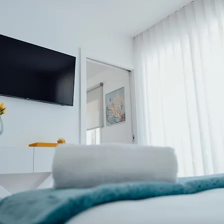 Yellow Sweet Home - Maria, Beatriz E Marbia * Nazare