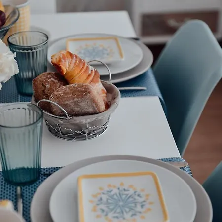 Yellow Sweet Home - Maria, Beatriz E Marbia * Nazare
