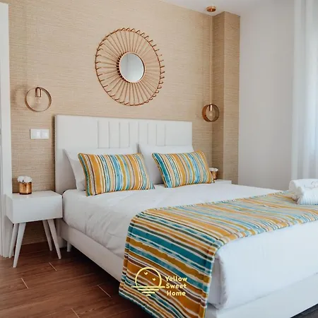 Yellow Sweet Home - Maria, Beatriz E Marbia Nazare